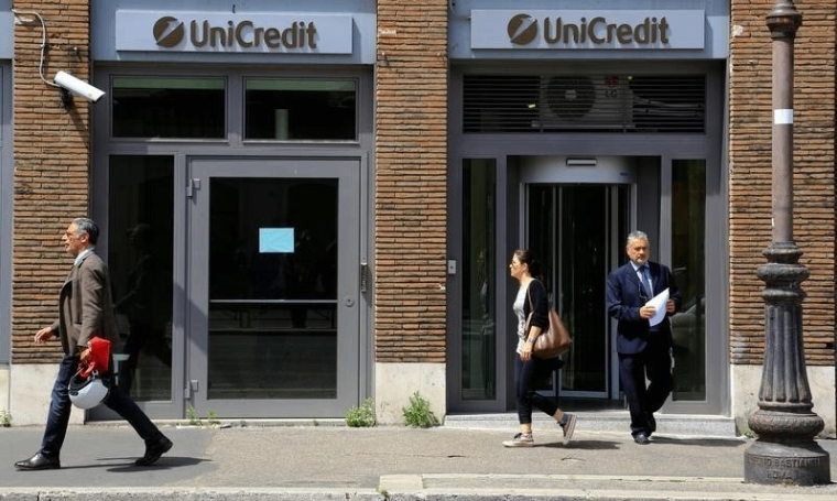 UNICREDIT SONDE DES ACQUÉREURS POUR SA FILIALE DE COURTAGE EN LIGNE