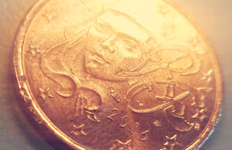 Le climat d'incertitude généré par la guerre entre la Russie et l'Ukraine se traduit sur le marché des changes par une défiance des investisseurs envers l'euro au profit de la valeur refuge que constitue le dollar. (Crédits photo :  - L. Grassin )