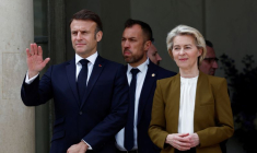 Le président français Emmanuel Macron et la présidente de la Commission européenne Ursula von der Leyen au palais de l'Élysée à Paris