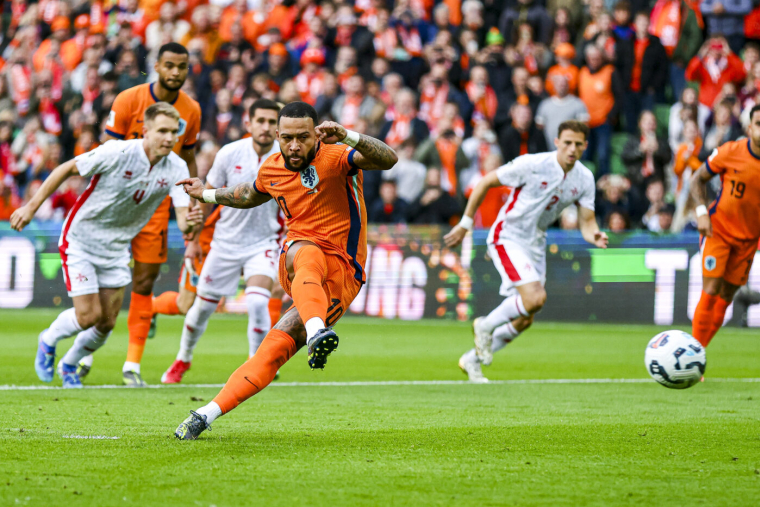 Les Pays-Bas se régalent avec un Depay record, l'Angleterre se laisse faire en amical contre le Sénégal