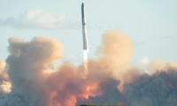 La mégafusée Starship de SpaceX décolle de la base Starbase, le 13 octobre 2025 au Texas ( AFP / Gabriel V. CARDENAS )