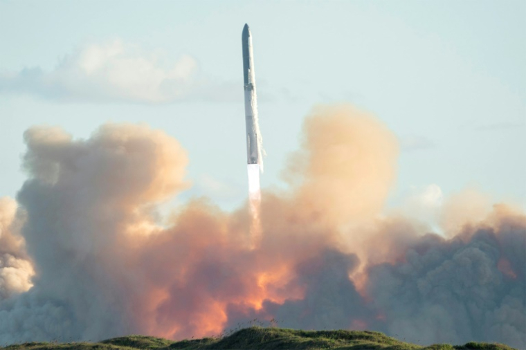 La mégafusée Starship de SpaceX décolle de la base Starbase au Texas, le 13 octobre 2025 ( AFP / Gabriel V. CARDENAS )