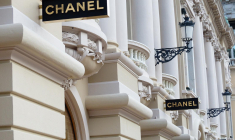 Le sac 2.55 de Chanel a vu son prix flamber depuis le début des années 2000. (illustration) (Pixabay / Hans)