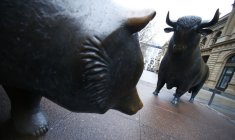 Des statues de taureau et d'ours à l'extérieur de la bourse de Francfort