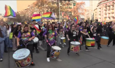 Chili: des milliers de personnes défilent à Santiago pour la Marche des fiertés