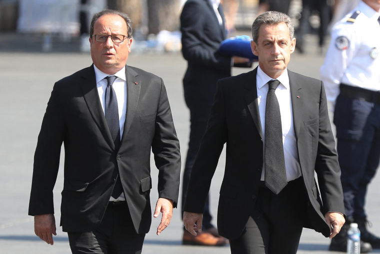 Nicolas Sarkozy et François Hollande le 14 juillet 2017 à Nice. ( AFP / VALERY HACHE )