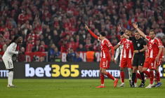 Camavinga, de haut en bas