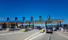 Souscrire un abonnement télépéage vous permet de gagner un temps précieux sur l’autoroute. ( crédit photo : Shutterstock )