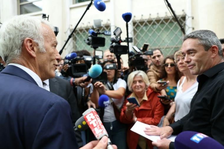Le président du Medef Patrick Martin, à gauche, et Yvan Ricordeau, négociateur de la CFDT, à droite, le 23 juin 2025, à Paris ( AFP / Alain JOCARD )