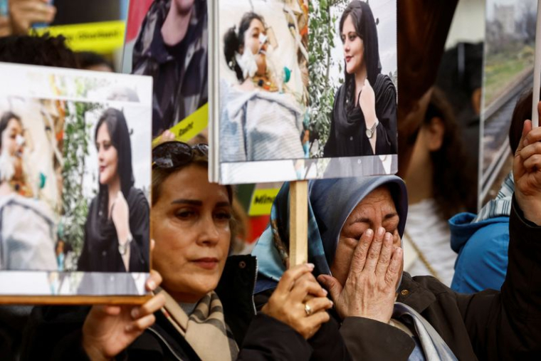 Manifestation de solidarité avec les manifestants anti-gouvernementaux iraniens, à Paris.