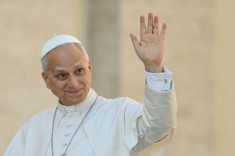 Pope Leo XIV waves as arrives to lead his weekly general audience at St. Peter’s Square in the Vatican on September 9, 2026. ( AFP / Alberto PIZZOLI )