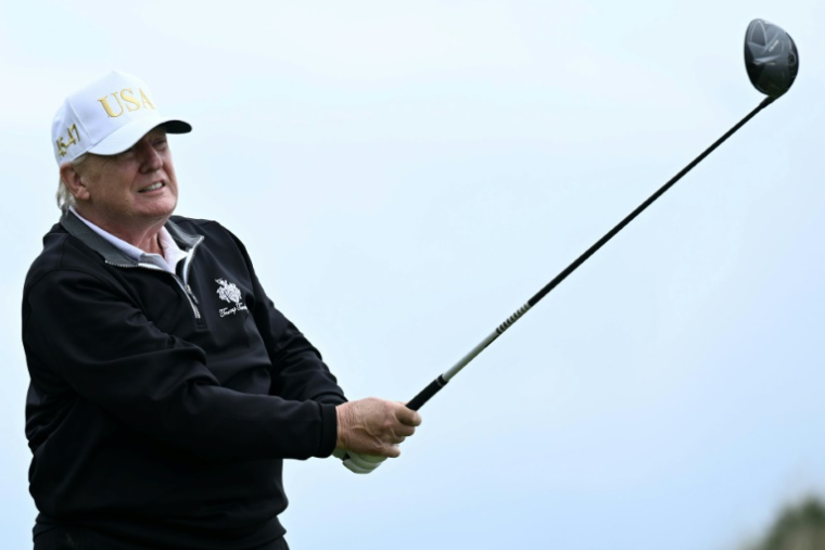 Le président américain Donald Trump inaugurer officiellement le parcours "Trump International Golf Links" à Balmedie, dans le nord-est de l'Écosse, le 29 juillet 2025. ( AFP / Brendan SMIALOWSKI )