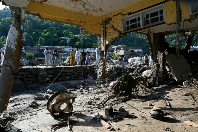 Les maisons ont été dévastées par les violentes pluies de mousson dans la localité de Buner, située dans la province montagneuse du Khyber Pakhtunkhwa, dans le nord du Pakistan, le 19 août 2025 ( AFP / Abdul MAJEED )