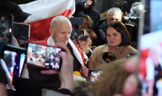 Bélarus: le dissident Bialiatski libéré, arrive à Vilnius en Lituanie