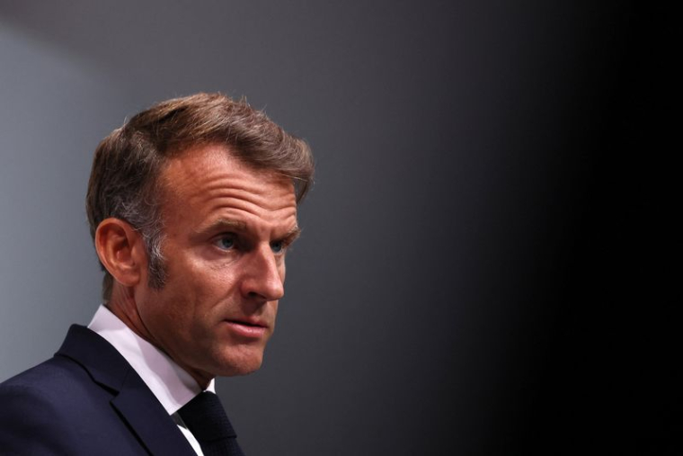 La décision US de ne pas octroyer de visas aux responsables palestiniens "n'est pas acceptable", dit Macron