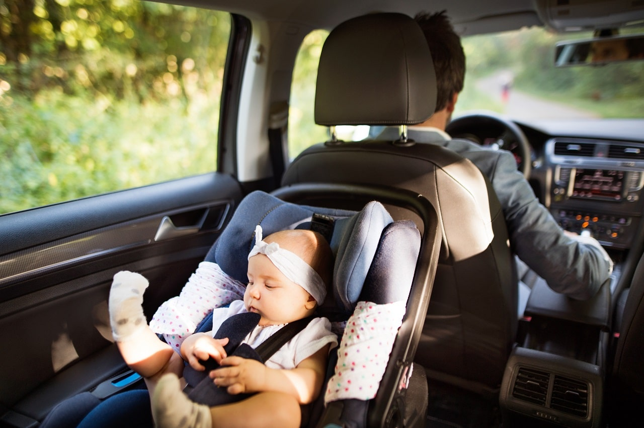 La règlementation des sièges auto pour enfant connait un changement de taille (Crédits: Adobe Stock)