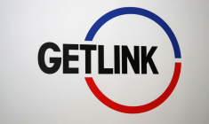Le logo de Getlink, l'opérateur du tunnel sous la Manche, anciennement connu sous le nom d'Eurotunnel, est visible lors de la présentation des résultats annuels 2018 de la société à Paris
