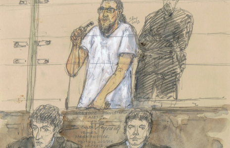 Croquis d'audience représentant Mohamed Lamine Aberouz (en blanc), le 25 septembre 2023 à son procès à Paris ( AFP / Benoit PEYRUCQ )