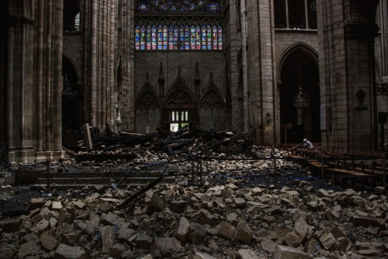 L'intérieur de la cathédrale Notre-Dame de Paris le 16 avril 2019, après l'incendie qui l'a dévastée ( AFP / Amaury BLIN )