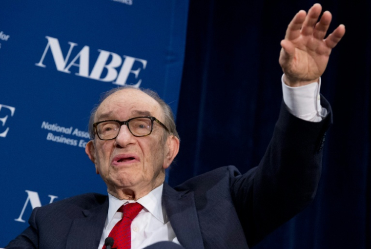 L'ex-patron de la banque centrale des Etats-Unis Alan Greenspan, lors d'une conférence à Arlington, en Virginie, le 24 février 2014. ( AFP / Saul LOEB )
