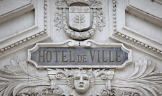 Dans une étude publiée ce lundi, l'association France urbaine estime que la loi de finances pour 2025 s'élève à 5,7 milliards d'euros sur les budgets des collectivités territoriales. Or, 2,2 milliards d'euros ont été officiellement mis en avant. ( AFP / VALENTINE CHAPUIS )