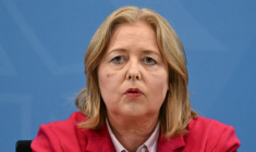 La ministre allemande du Travail Bärbel Bas lors d'une conférence de presse à la chancellerie à Berlin, le 3 septembre 2025 ( AFP / RALF HIRSCHBERGER )