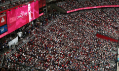 La foule dans le stade de Glendale en Arizona pour l'hommage à Charlie Kirk, dimanche 21 septembre ( AFP / CHARLY TRIBALLEAU )