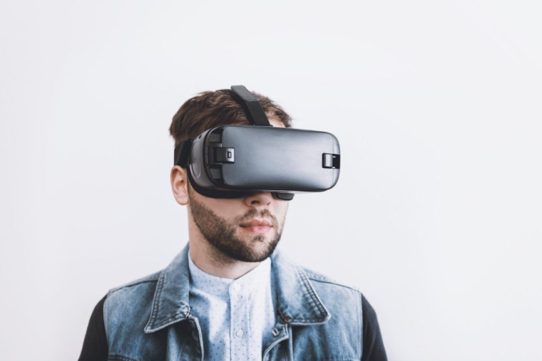Le métavers a vu le prix de son foncier virtuel dévisser de près de 90% en 2022. Photo d'illustration. (JESHOOTS-com / Pixabay)