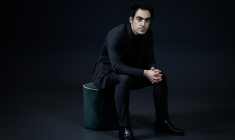 Amir Reza-Tofighi à Paris, le 15 janvier 2025. ( AFP / STEPHANE DE SAKUTIN )