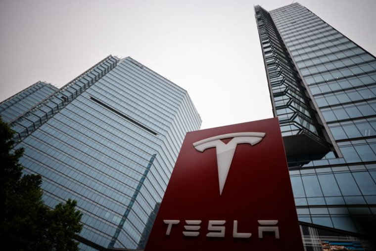 Un logo Tesla à Pékin, en Chine