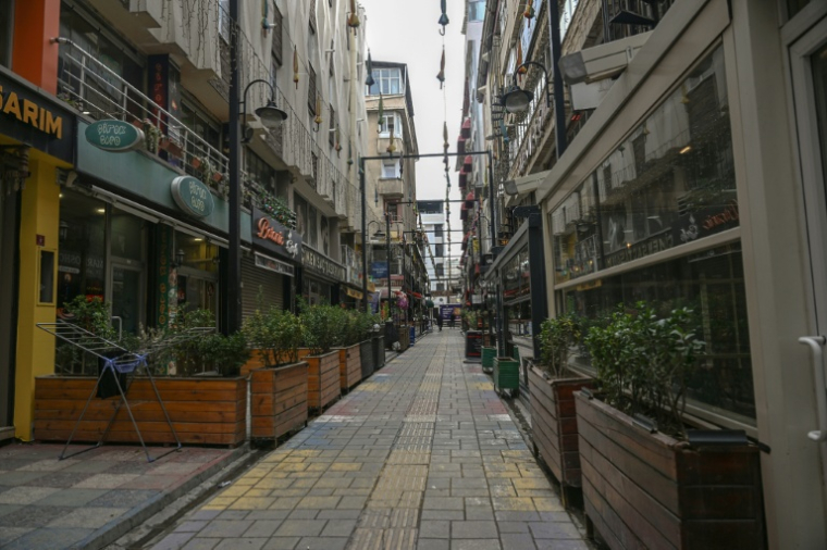 Une rue commerçante vide de Van, le 2 février 2026, en Turquie ( AFP / Ozan KOSE )