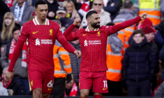 Liverpool caracole en tête, Arsenal et Newcastle tentent de suivre le rythme, Forest sombre