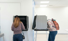 Des Américains votent lors des élections de mi-mandat le 8 novembre 2022, à Fuquay Varina, Caroline du Nord ( GETTY IMAGES NORTH AMERICA / Allison Joyce )