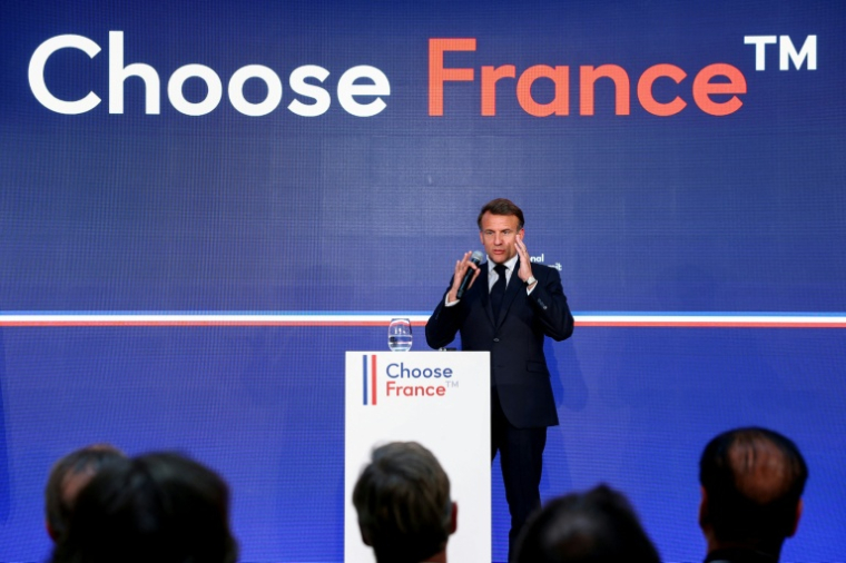 Le président français Emmanuel Macron s'exprime lors du sommet "Choose France", le 19 mai 2025 au Château de versailles   ( POOL / Gonzalo Fuentes )