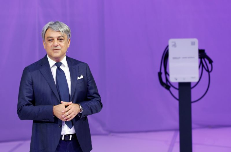 RENAULT: LUCA DE MEO ANTICIPE UNE HAUSSE DES PRIX DES VOITURES