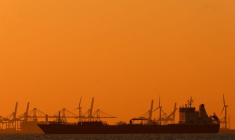 Infrastructures pétrolières et transport maritime le long du littoral méditerranéen