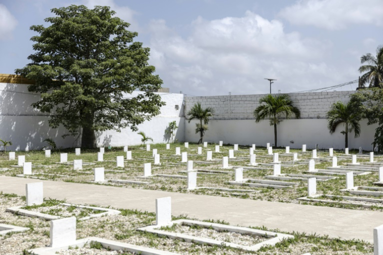 Le cimetière militaire de Thiaroye, près de Dakar, au Sénégal, le 23 octobre 2025 ( AFP / PATRICK MEINHARDT )