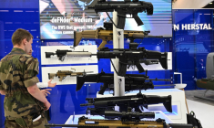 Un stand au salon Eurosatory, à Villepinte, le 13 juin 2022. ( AFP / EMMANUEL DUNAND )