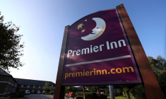 Une enseigne de l'hôtel Premier Inn est vue à l'extérieur de la succursale de Durham North, dans le comté de Durham