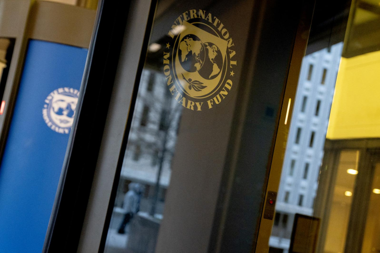 Le FMI avait cité la réforme des retraites comme piste de réduction de la dépense publique, au même titre que la réduction des niches fiscales ou un meilleur ciblage des aides aux ménages face aux prix de l'énergie ( AFP / STEFANI REYNOLDS )