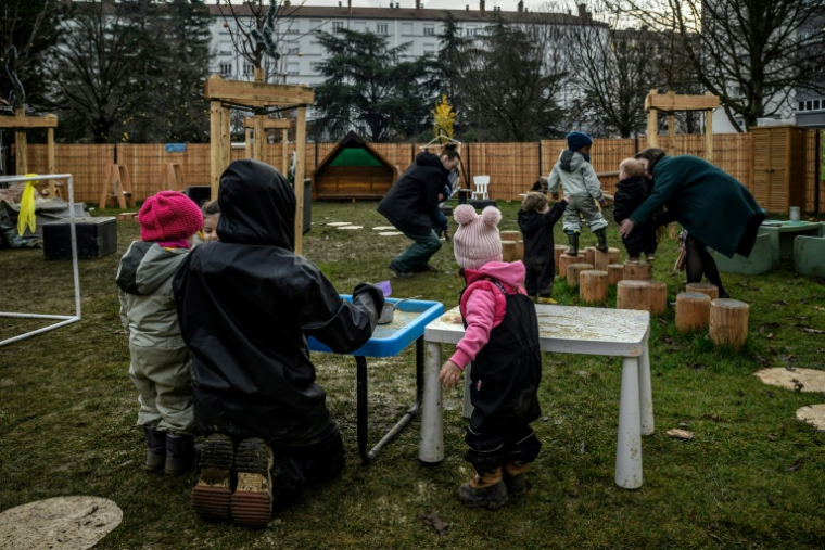 Dans la crèche en plein air "Souris en herbe" à Lyon, le 11 décembre 2025 ( AFP / Jeff PACHOUD )