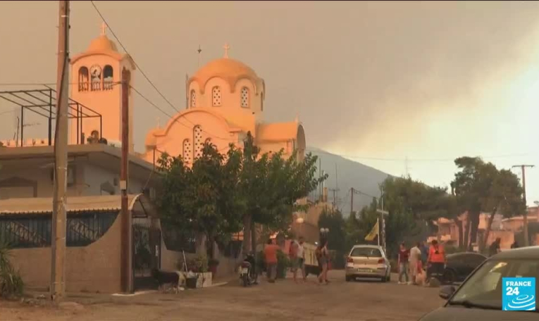Incendies en Grèce : un quartier d'Athènes évacué, 20 morts dans le pays en 48 heures