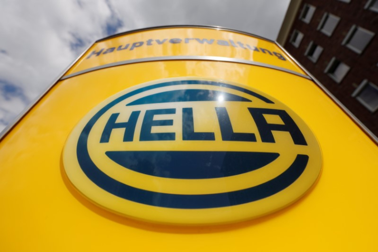 HELLA: TROIS OFFRES DE  REPRISE, DONT LES FRANÇAIS FAURECIA ET PLASTIC OMNIUM