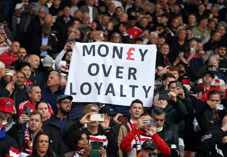 Les supporters de Manchester United vent debout contre la hausse du prix des places