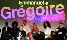 Lucie Castets (c), ex-candidate de la gauche à Matignon, lors d'une réunion de la Gauche unie à Paris, le 14 janvier 2026 ( AFP / Martin LELIEVRE )