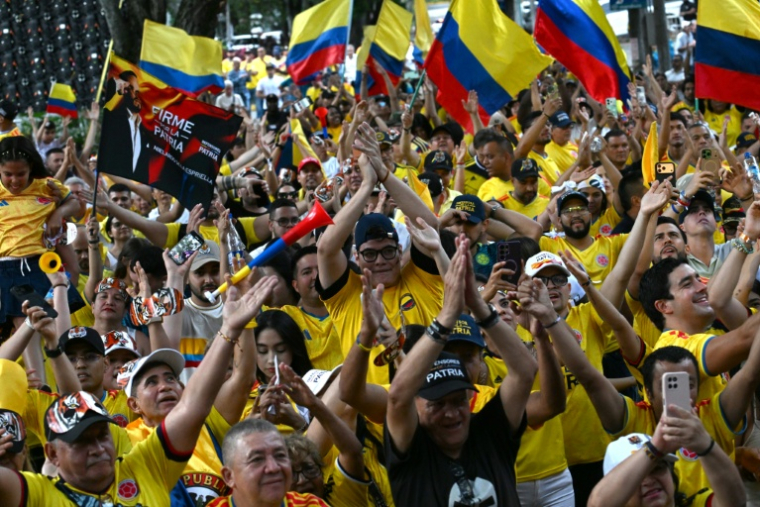 Les partisans d'Abelardo de la Espriella célèbrent les résultats du second tour de l'élection présidentielle à Cali, en Colombie, le 21 juin 2026 ( AFP / Joaquin SARMIENTO )