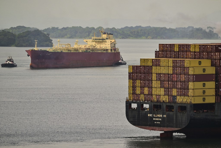 Quelque 521 millions de tonnes de marchandises ont été acheminées à travers le canal du Panama sur la dernière année fiscale ( AFP / MARTIN BERNETTI )