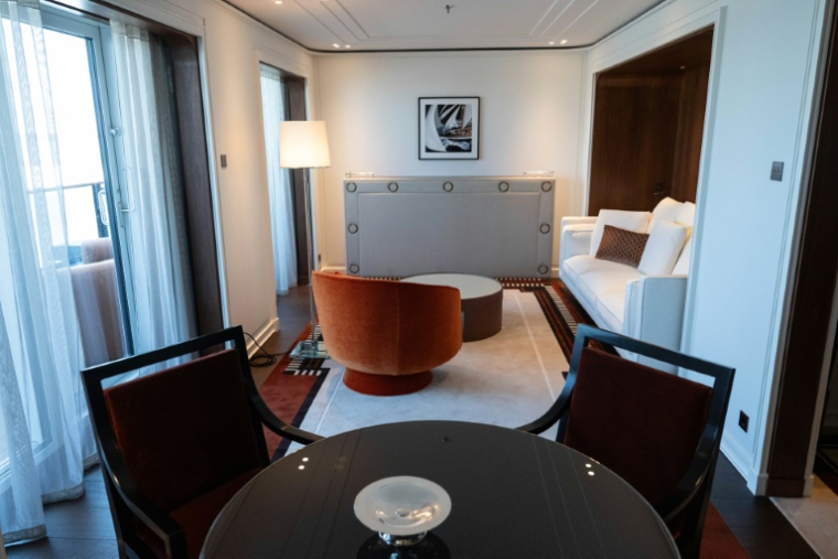 Une suite à bord du voilier Orient Express Corinthian, aux Chantiers de l'Atlantique à Saint-Nazaire, le 28 avril 2026 en Loire-Atlantique ( AFP / Sebastien Salom-Gomis )