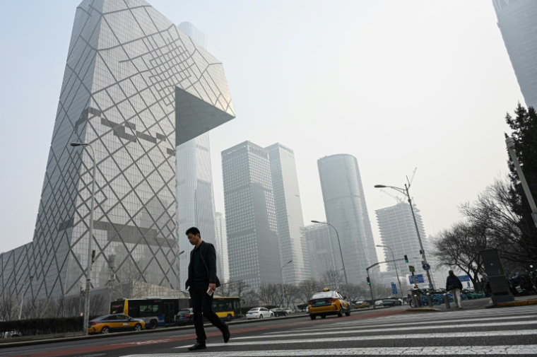 Le quartier d'affaires à Pékin lors d'un jour de pollution, le 1er mars 2025 ( AFP / JADE GAO )