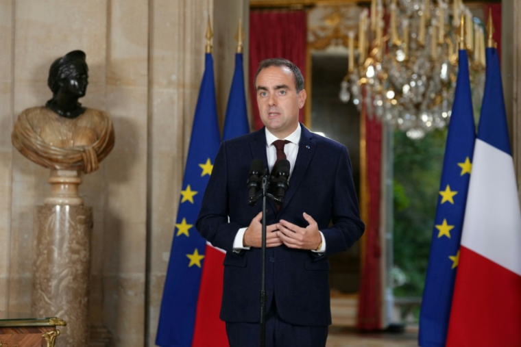 Le Premier ministre Sébastien Lecornu lors d'une allocation concernant la situation dans les lycées, le prix des carburants, la crise agricole et la situation financière de la France, le 7 octobre 2026 à l'hôtel de Matignon, à Paris ( POOL / Dimitar DILKOFF )